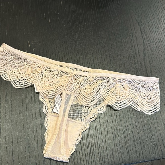 Victoria’s Secret deep blush Dream Angels lace sparkle front thong. NWT. Small. - Picture 3 of 5